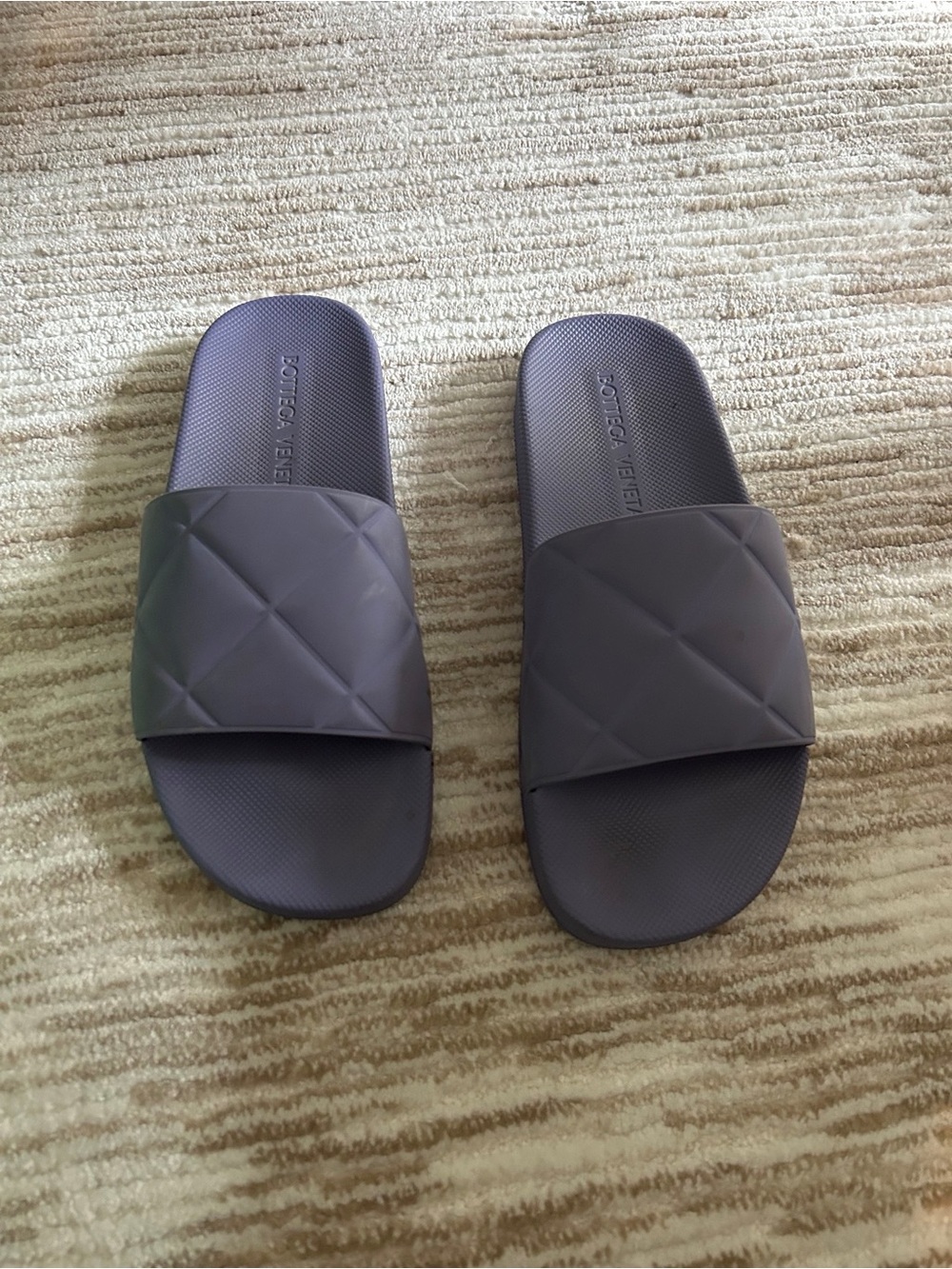 Authentic Bottega Veneta rubber slide sandals in beautiful Lavender, size EU 38.